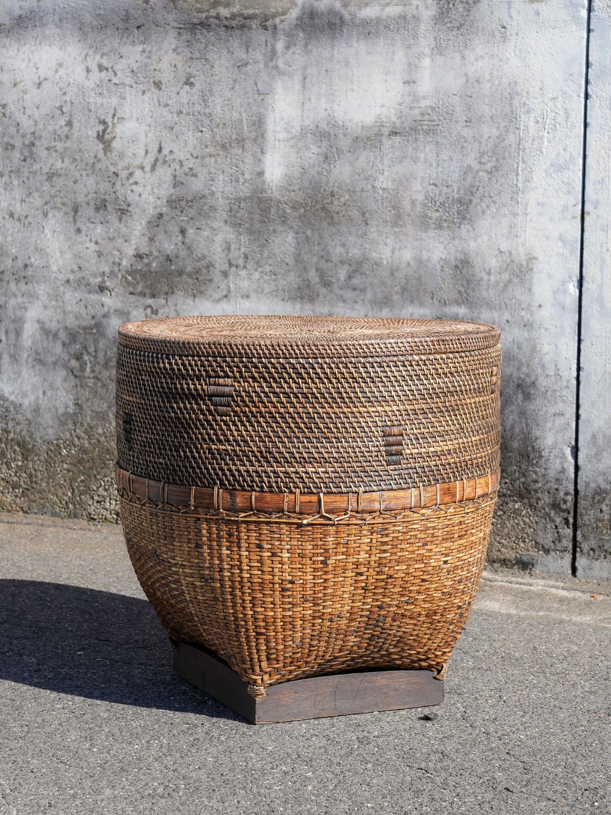 Round Table with Storage Lid