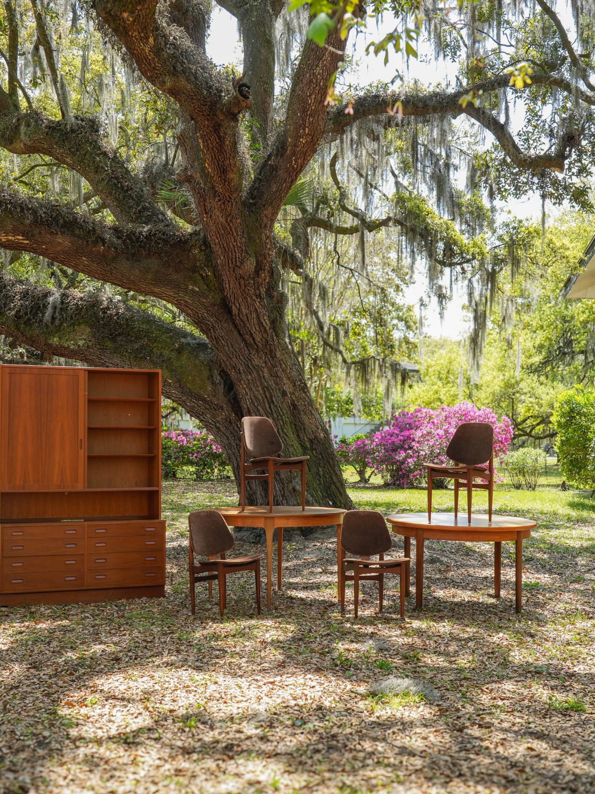 Mid-Century Modern Round Table
