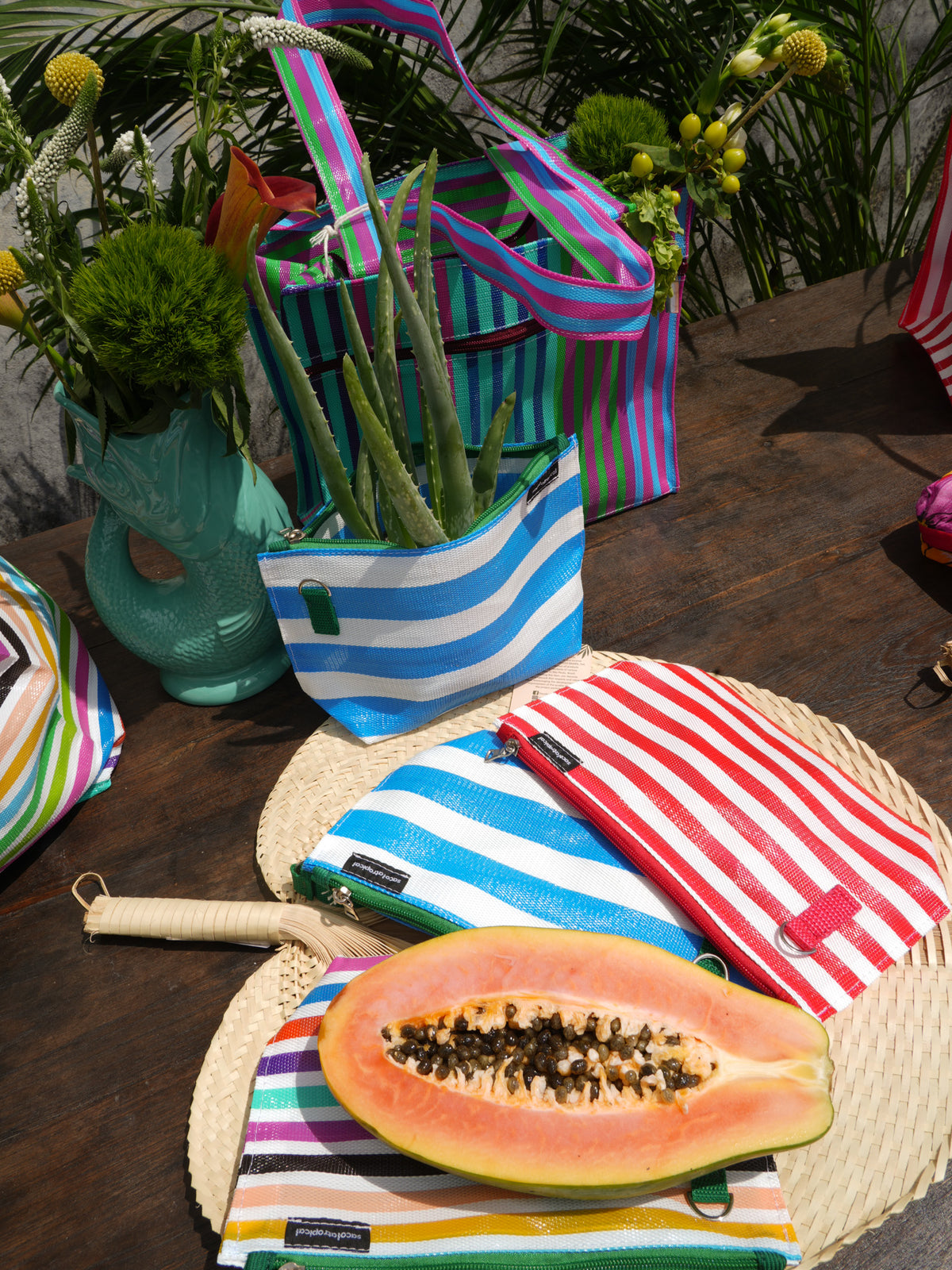 Celadon x Sacola Tropical Natal Pouch Medium